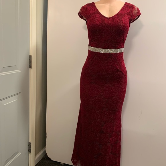 Women junior burgundy lace bodycon maxi dress size (S) sleeveless zipper back - Picture 2 of 9